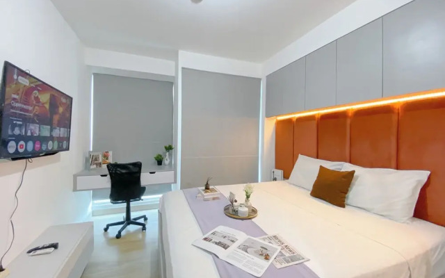 Warm Studio At Tifolia Apartment