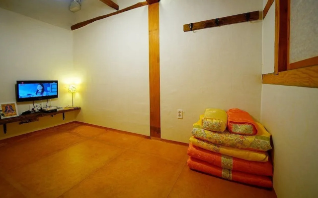 Jeonju Hanok Midam