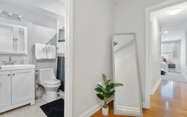Charm City Homestay In Washington Village