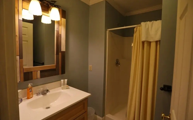Pet Friendly Private Home, Located in Forest Ridge, Lincoln, NH - Fr8cl
