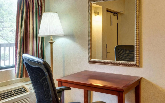 Econo Lodge College Park