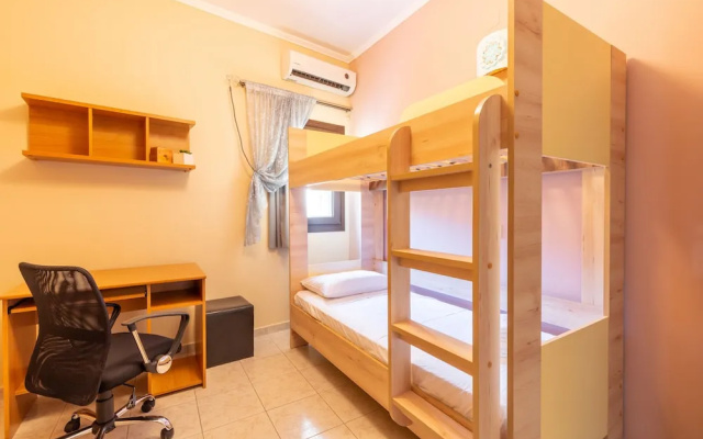 The Hillside Family Apartment