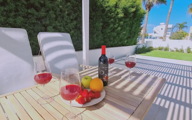 Stay Sunshine Aura in Protaras
