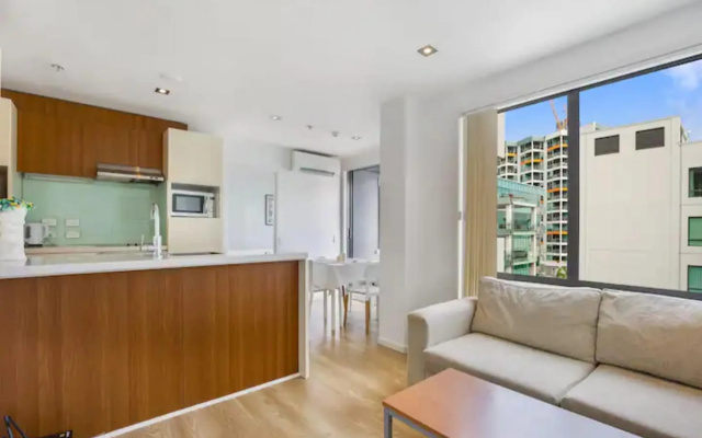 Central two-bedroom apartment close to Spark Arena