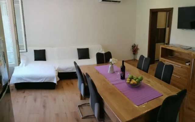 APARTMENT "B" 50 m from the beach