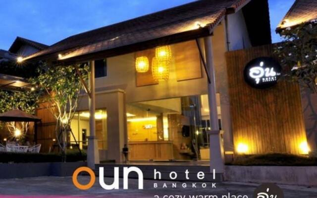 Oun Hotel Bangkok вид на фасад