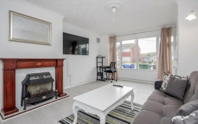 Tms Lovely 3 Bed House-tilbury-free Parking