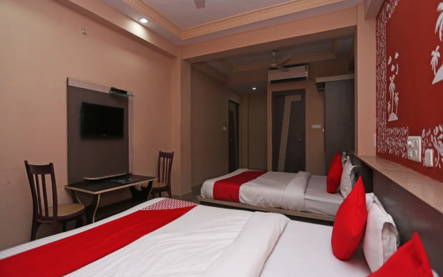 OYO 28314 Hotel Larica
