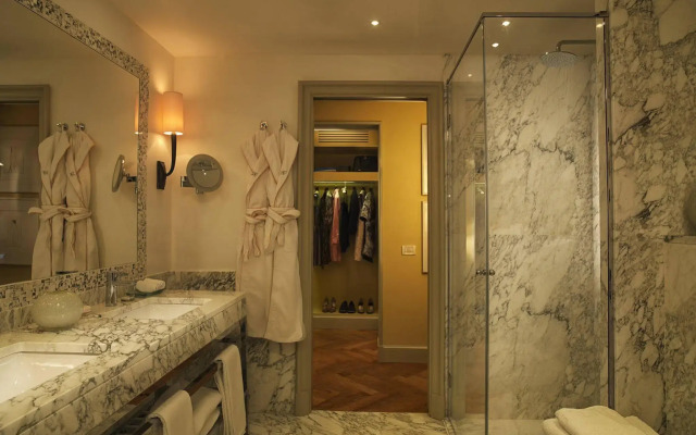 Hotel Savoy
