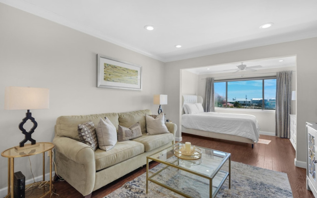 Sunset Harbor Palms 2-304