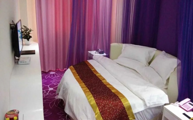 Tiantian Fashion Hotel (Luoyang Longmen High-speed Railway Station)