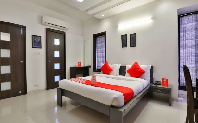 OYO 15508 Shreeji Sangeet Apartments