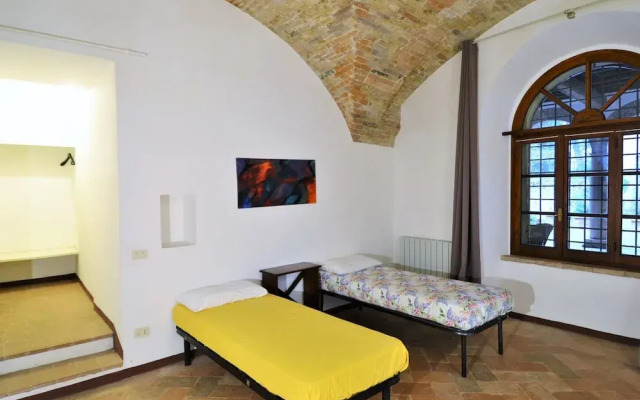 Cosy Apartment in Mantignana With Private Terrace