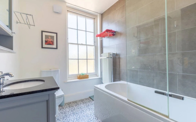 Trendy 2 Bedroom Apartment in the Heart of Brixton