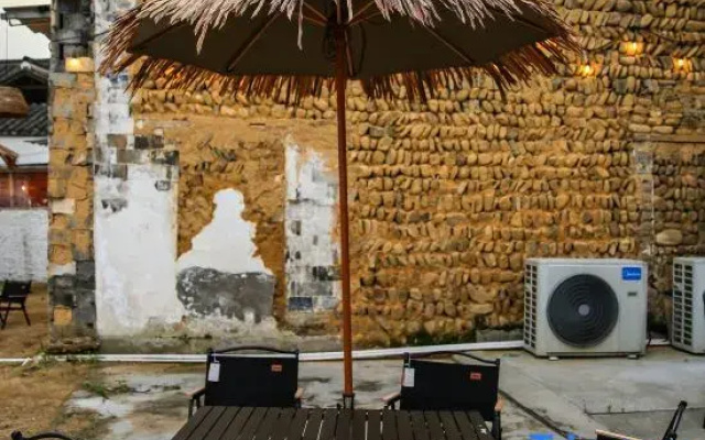 Dengba Chinese Inn (Anji Xiaofeng)