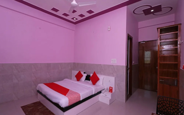 OYO 12065 Hotel Raj Palace