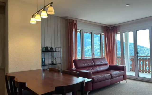 Apartment With Stunning Mountain View