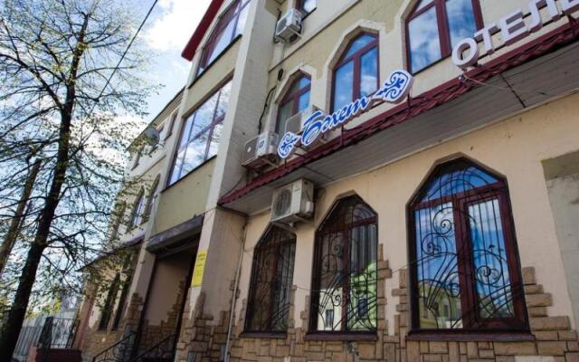 Гостиница Бахет вид на фасад