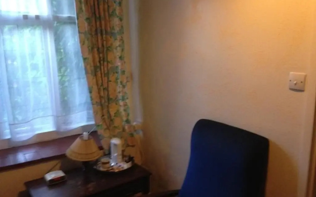 Tudor Rose Hotel