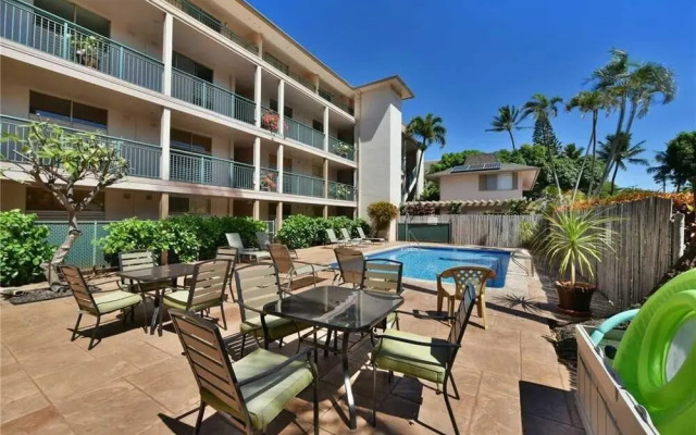 Makani Sands 102 by RedAwning