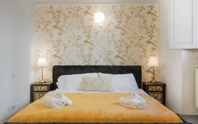 Elegant 3-Bedroom Apartment in the Historic Center