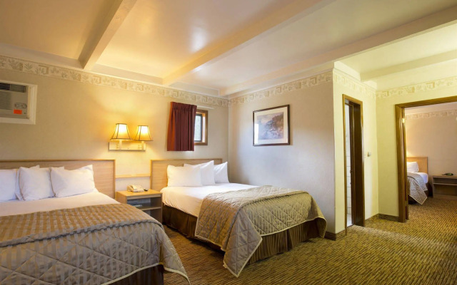 Glenwood Springs Cedar Lodge