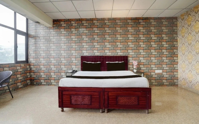 Saver Double Hotel O Sec 58 Hotel Alpha