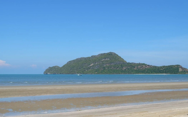 Beach Box @ Pran (SHA Extra Plus)