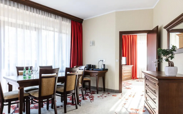 Crocus Hotel