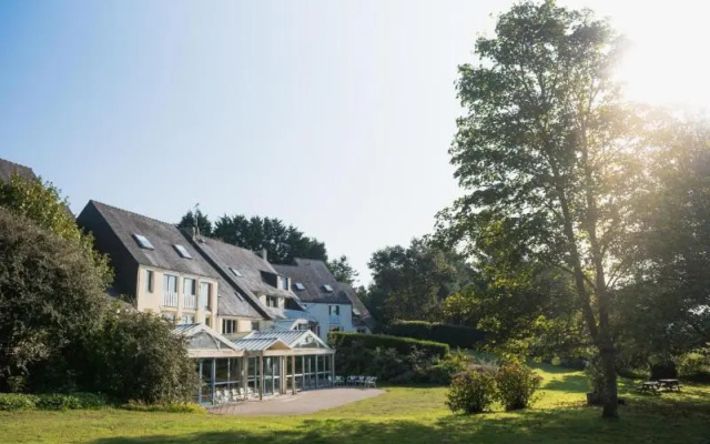 Logis Latitude Ouest Hotel Restaurant & Spa