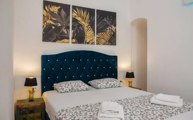 Luxury apartment Toni with patio in the heart of Split