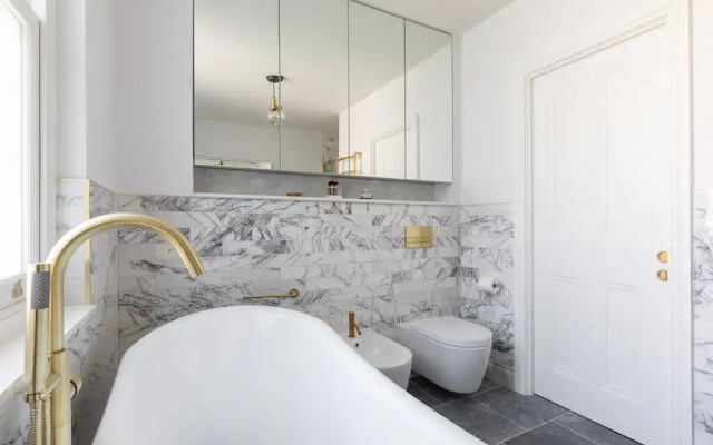 Crondace Road by Onefinestay