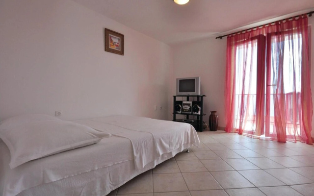 Awesome Home in Pisak With Wifi and 2 Bedrooms