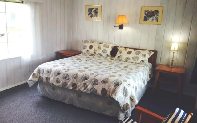 Tillicum Beach Motel (Deane's Oceanfront Lodge)