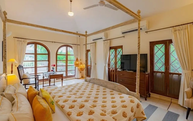 Loto Bianco in Siolim