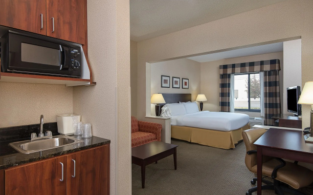 Holiday Inn Express & Suites Bradley Airport by IHG