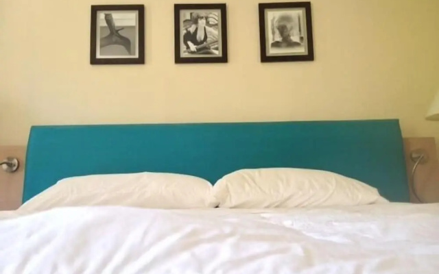 Holiday House Motel