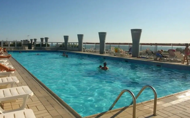 Lovely Flat in a Residence With Pool - Beahost