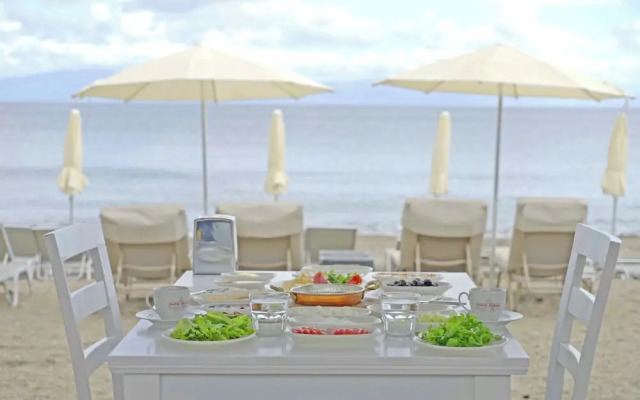 Omer Aybak Beach Hotel