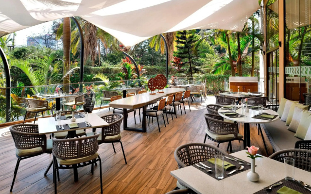 Отель Four Points By Sheraton Nairobi Hurlingham