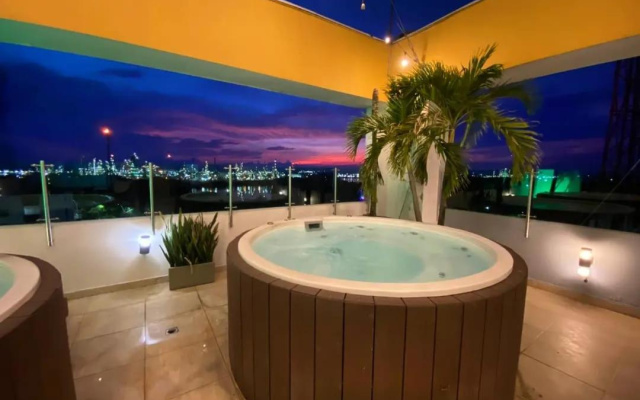 Hotel Titanium Plaza