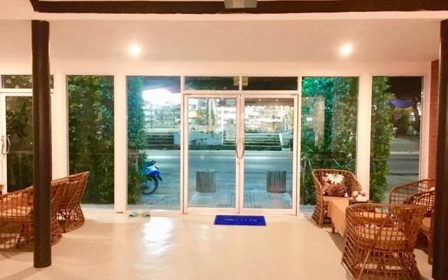 The Corner Transit Hostel
