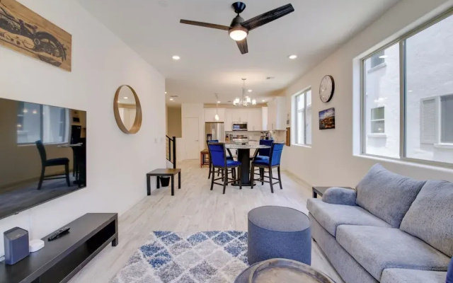 1 Mi to Intel Campus! Chandler Townhome w/ Pools