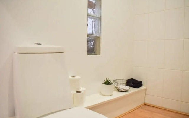 Bright 1 Bedroom Apartment in Seven Dials