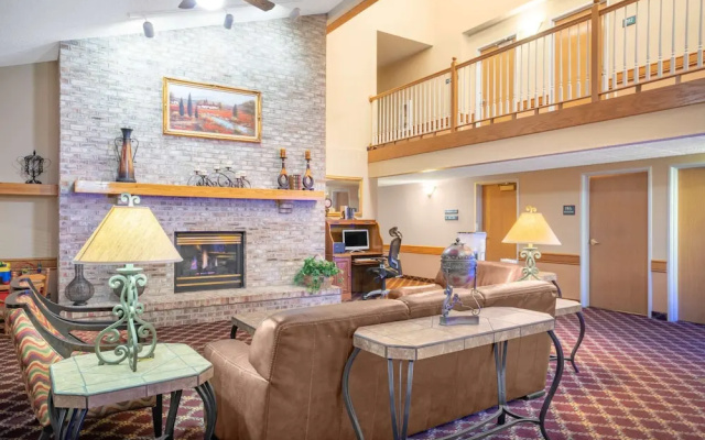 Baymont Inn & Suites Lakeville