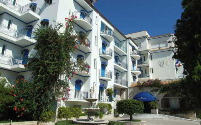 Отель Sant Alphio Garden Hotel & Spa (Giardini Naxos) Италия, Джардини Наксос - 2 отзыва об отеле, цены и фото номеров - забронировать отель Sant Alphio Garden Hotel & Spa (Giardini Naxos) онлайн вид на фасад