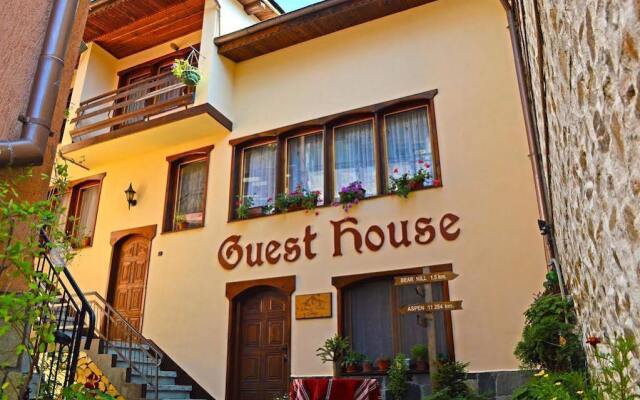 Отель Palyongov Guest House Болгария, Чепеларе - отзывы, цены и фото номеров - забронировать отель Palyongov Guest House онлайн вид на фасад