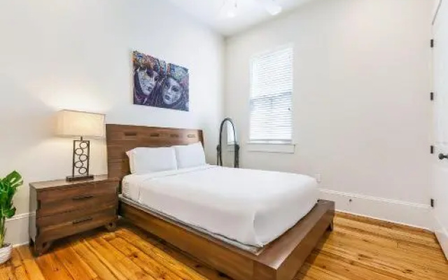 Stunning 3BR on Carondelet by Hosteeva