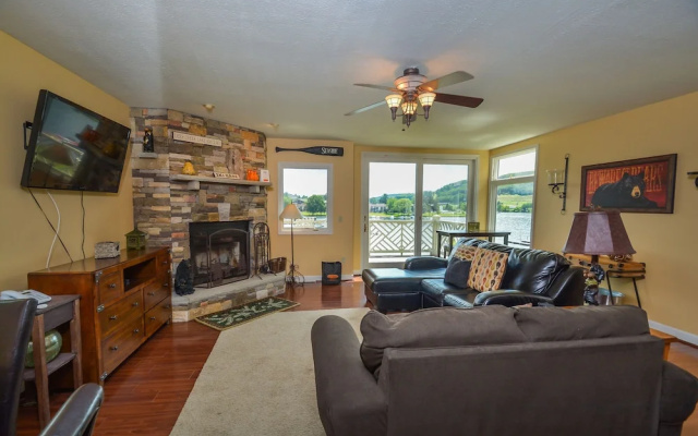 Creeks Edge 3 Bedroom House