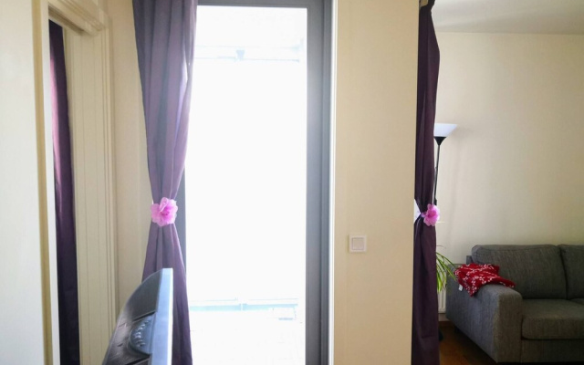 "moderne Fully Furnished and Equipped City Apartment W/balcony/garden/parking"